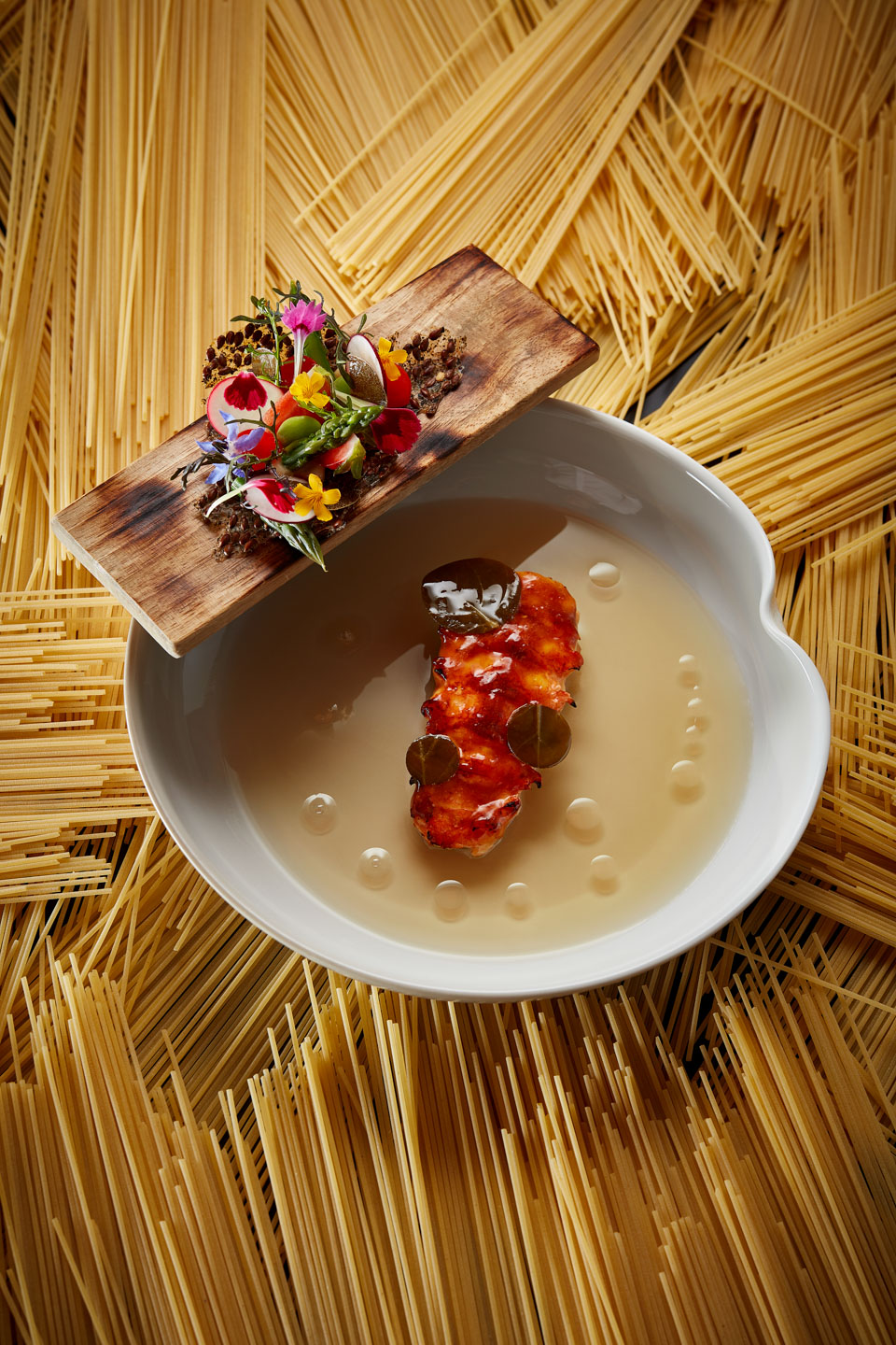 Anthony Genovese, guest chef July 2019, food, cookbook, Restaurant Ikarus, Hangar-7, Salzburg, Austria, 2019.07.10, Tristan lobster, coffee, capers / Anthony Genovese, Gastkoch Juli 2019, Gericht, Kochbuch, Restaurant Ikarus, Hangar-7, Salzburg, Österreich, 2019.07.10, Languste, Kaffee, Kapern