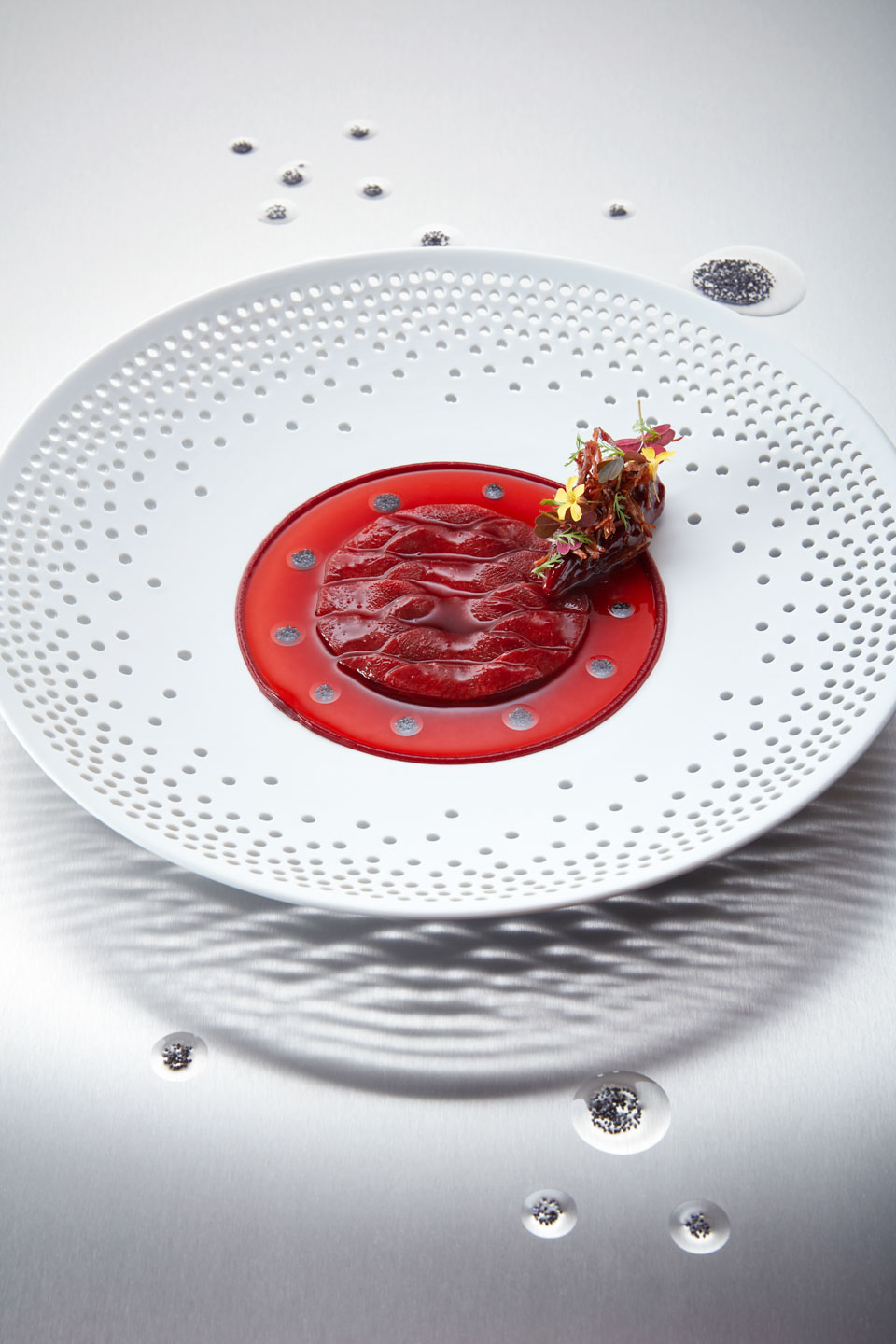 Ikarus Team, guest chef August 2019, food, cookbook, Restaurant Ikarus, Hangar-7, Salzburg, Austria, 2019.08.14, Saddle of Venison, Blueberry, Beetroot, Koji / Ikarus Team, Gastkoch August 2019, Gericht, Kochbuch, Restaurant Ikarus, Hangar-7, Salzburg, Österreich, 2019.08.14, Rehrücken, Rote Bete, Heidelbeeren, Koji