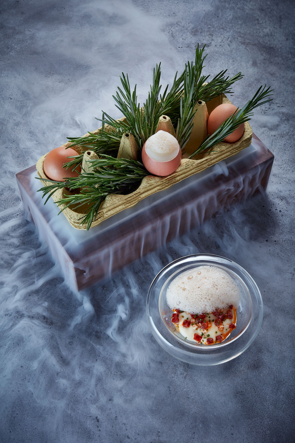 Julien Royer, guest chef December 2018, food, cookbook, Restaurant Ikarus, Hangar-7, Salzburg, Austria, 2018.12.05, Rosemary smoked egg, smoked potato, Chorizo Iberico, brown butter / Julien Royer, Gastkoch Dezember 2018, Gericht, Kochbuch, Restaurant Ikarus, Hangar-7, Salzburg, Österreich, 2018.12.05, mit Rosmarin geräuchertes Ei, Kartoffel, Chorizo, braune Butter
