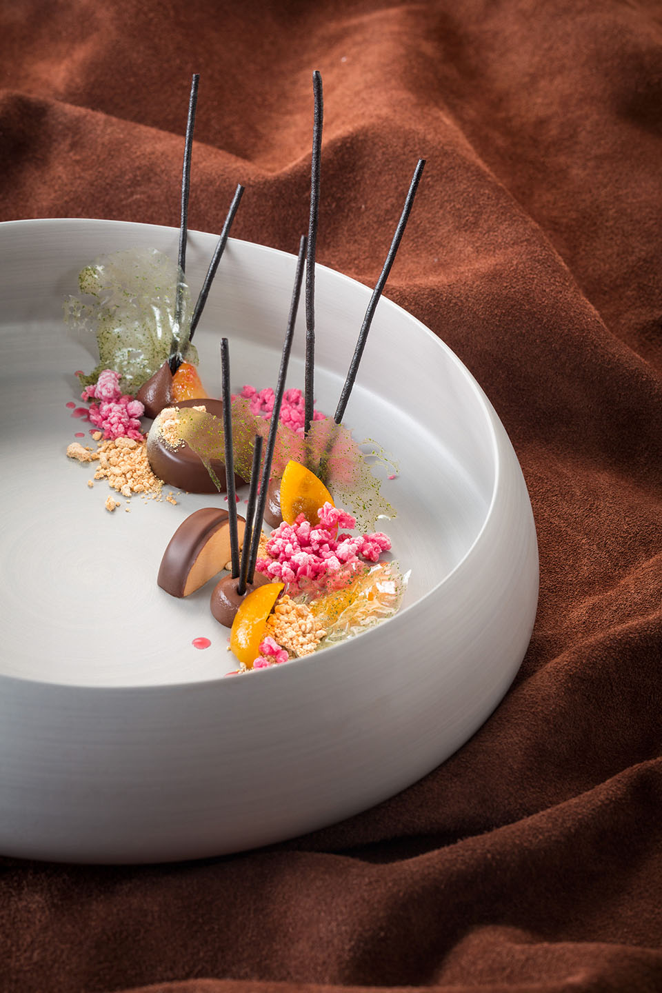Hangar-7; Kochbuch 2015; Virgilio Martinez; Gastkoch Jaenner 2015; Algarrobina Sirup; Blutorange; Ganache; Maca;