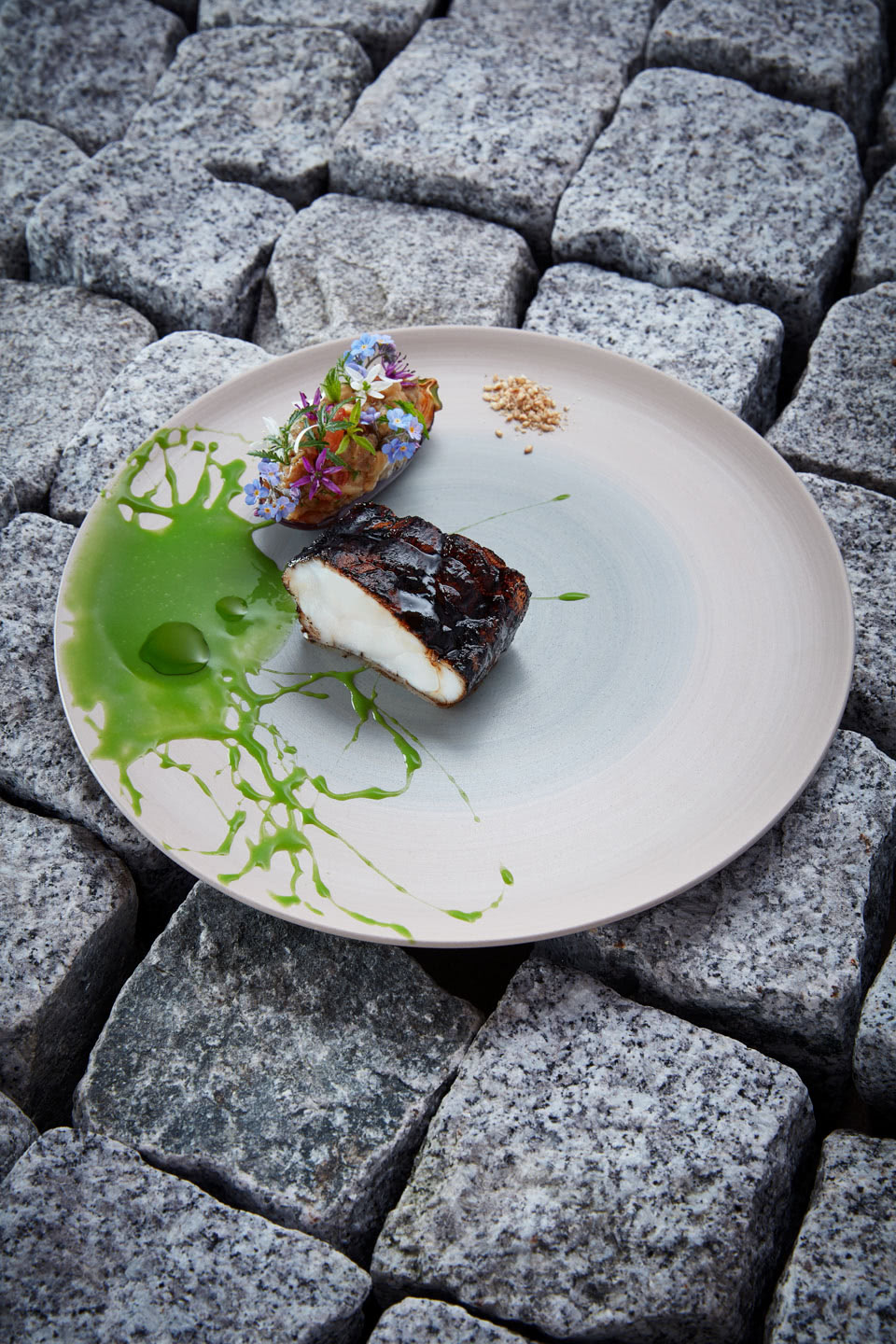 Hangar-7; Kochbuch 2015; Tomislav Gretic; Gastkoch; Mai 2015; Steinbutt; Salbei; Gnocchi;