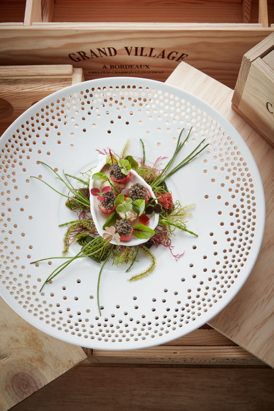 Hangar-7; Kochbuch 2015; Ben Greeno; Gastkoch August 2015; Wagyu Beef; Rettich; fermentierte schwarze Bohne;