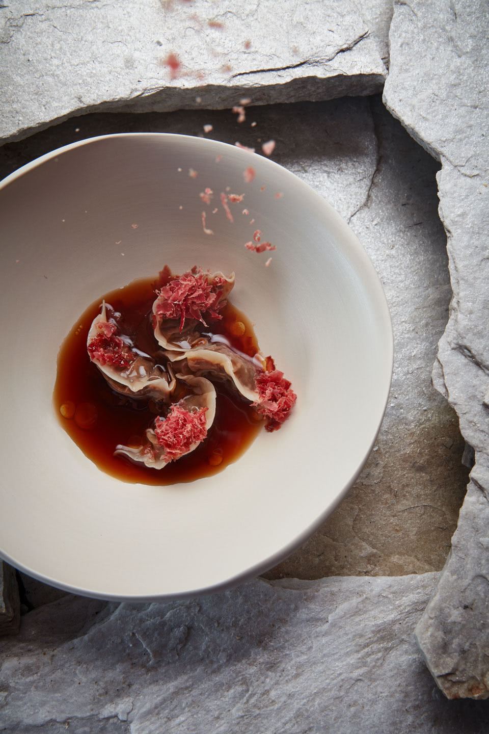 Hangar-7; Kochbuch 2015; Luke Dale Roberts; Gastkoch Juli 2015; Geschmorte Lammrippe mit Sellerie und Tomaten Rosmarin Teriyaki;